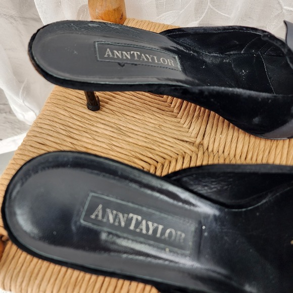 Vtg Ann Taylor Heels 9.5 Witchy Velvet Bow 90s Kitten Heel Gothic Whimsigoth - Picture 3 of 10